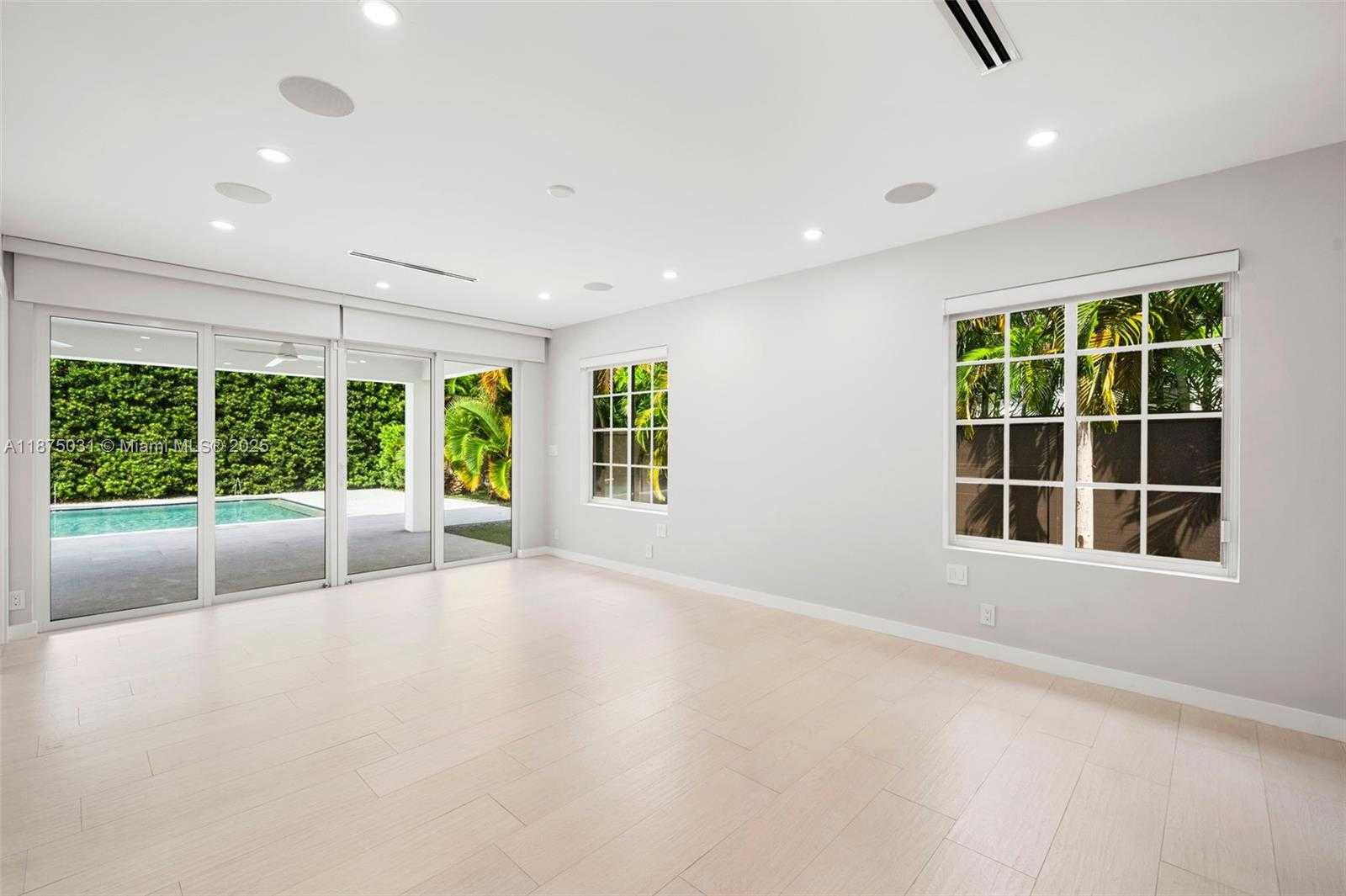 Small Image of 4380 LAKE RD, Miami Number 31