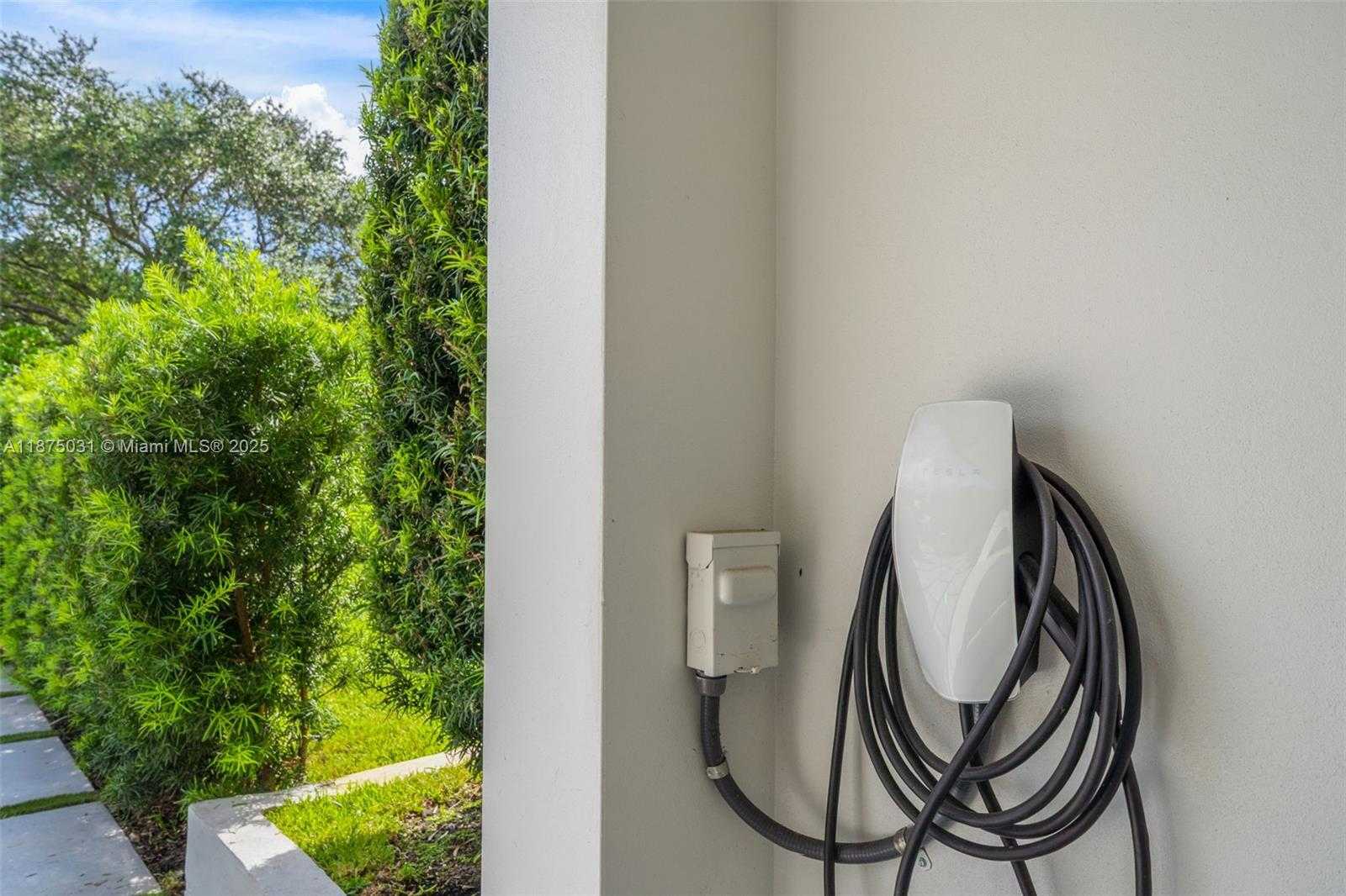 Small Image of 4380 LAKE RD, Miami Number 34