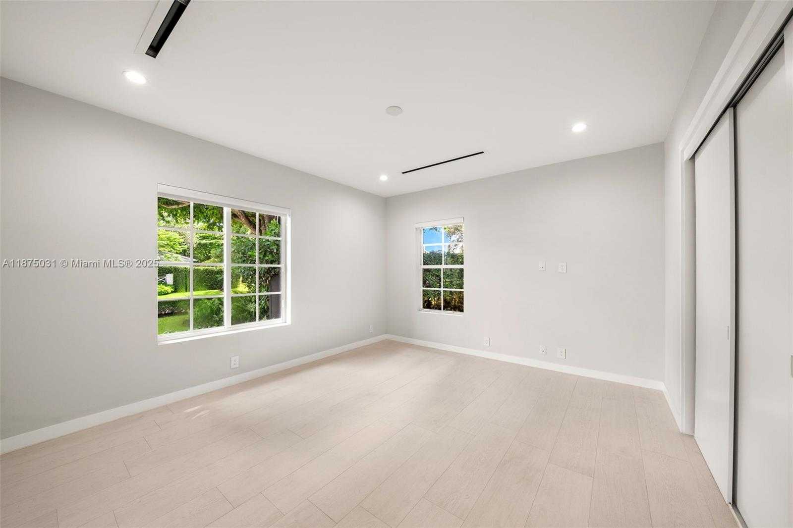 Small Image of 4380 LAKE RD, Miami Number 36