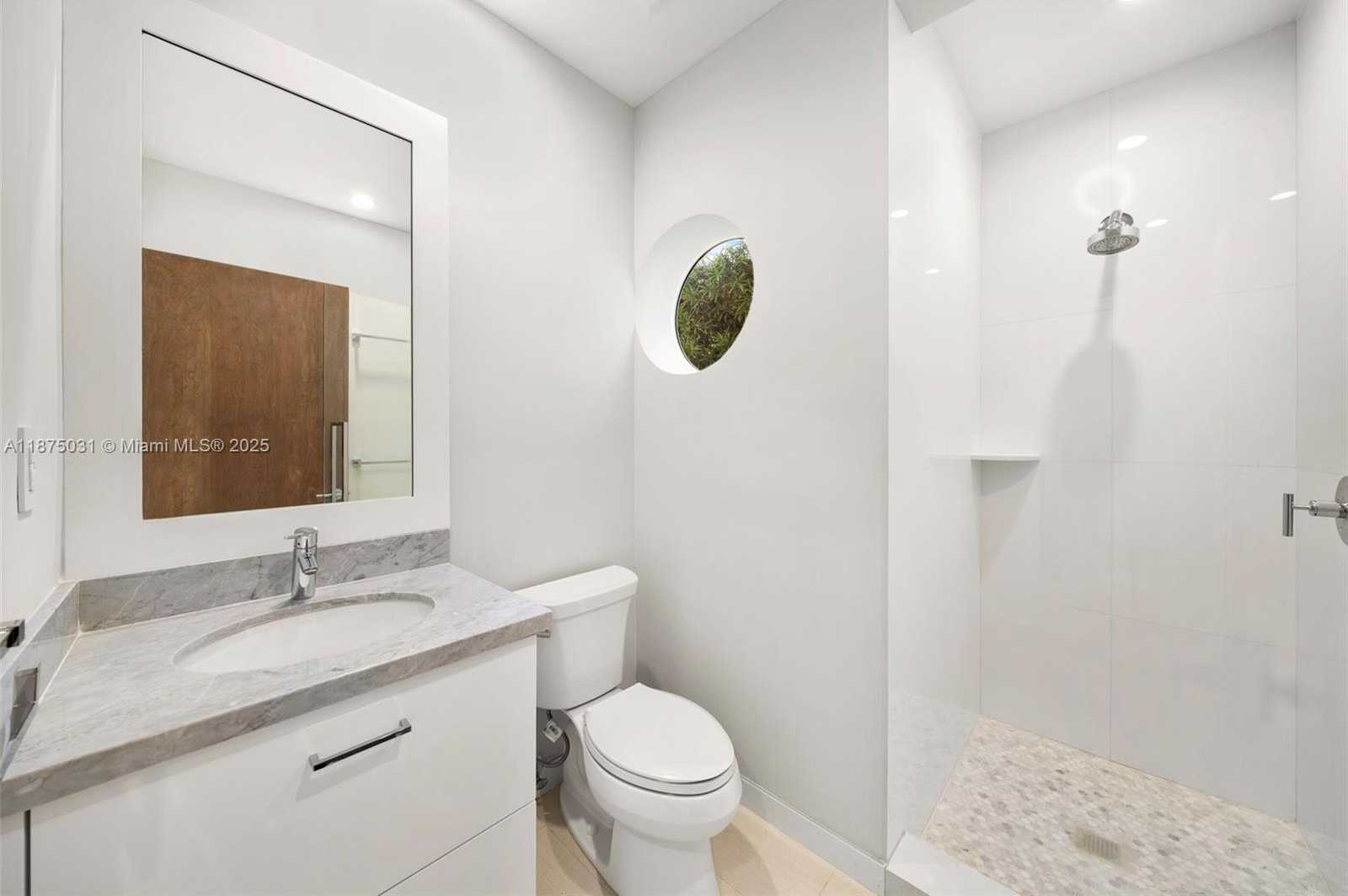 Small Image of 4380 LAKE RD, Miami Number 37
