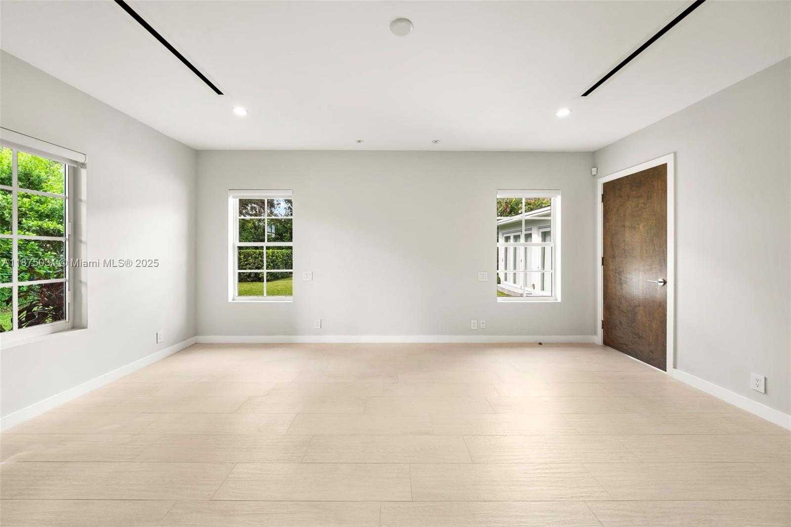 Small Image of 4380 LAKE RD, Miami Number 39