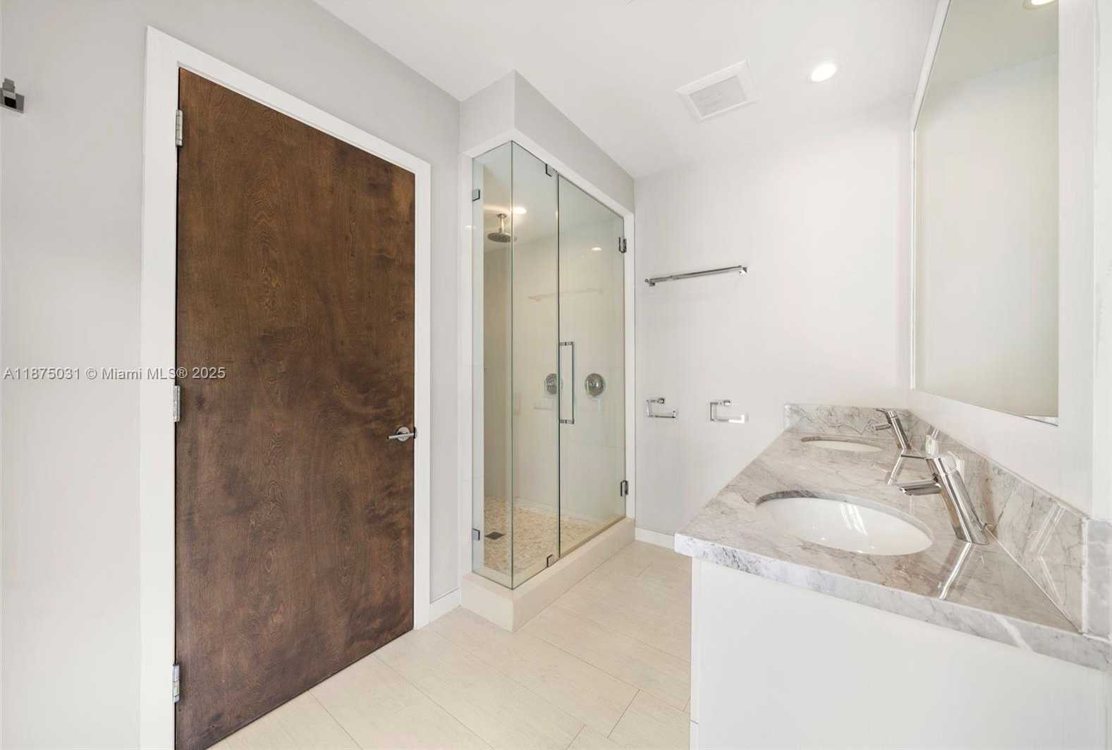 Small Image of 4380 LAKE RD, Miami Number 41