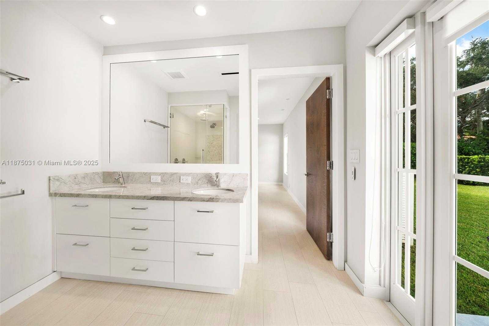 Small Image of 4380 LAKE RD, Miami Number 42