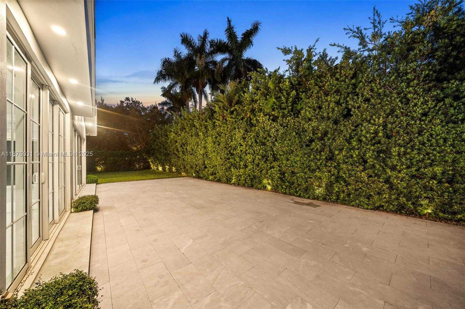 Small Image of 4380 LAKE RD, Miami Number 50