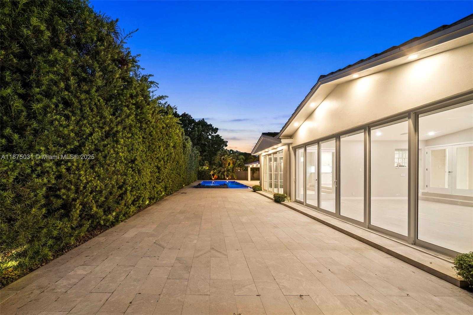 Small Image of 4380 LAKE RD, Miami Number 53