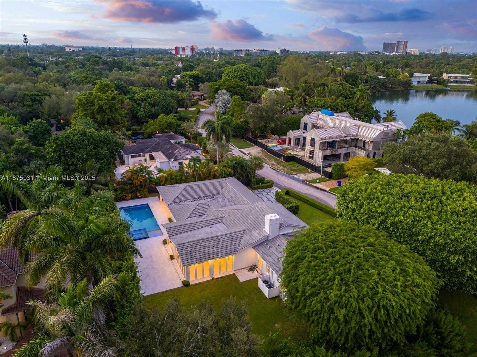 Small Image of 4380 LAKE RD, Miami Number 56