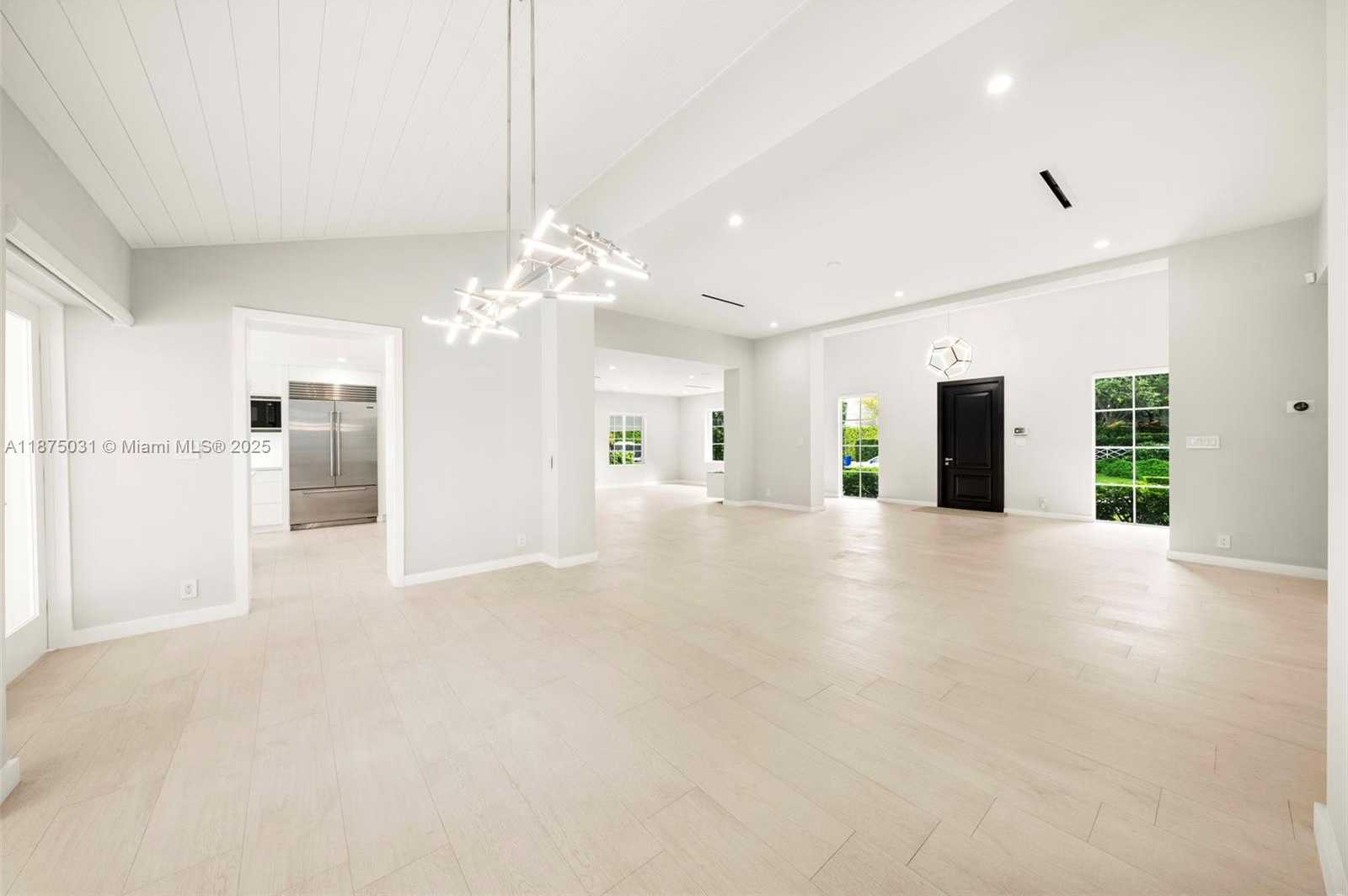 Small Image of 4380 LAKE RD, Miami Number 6