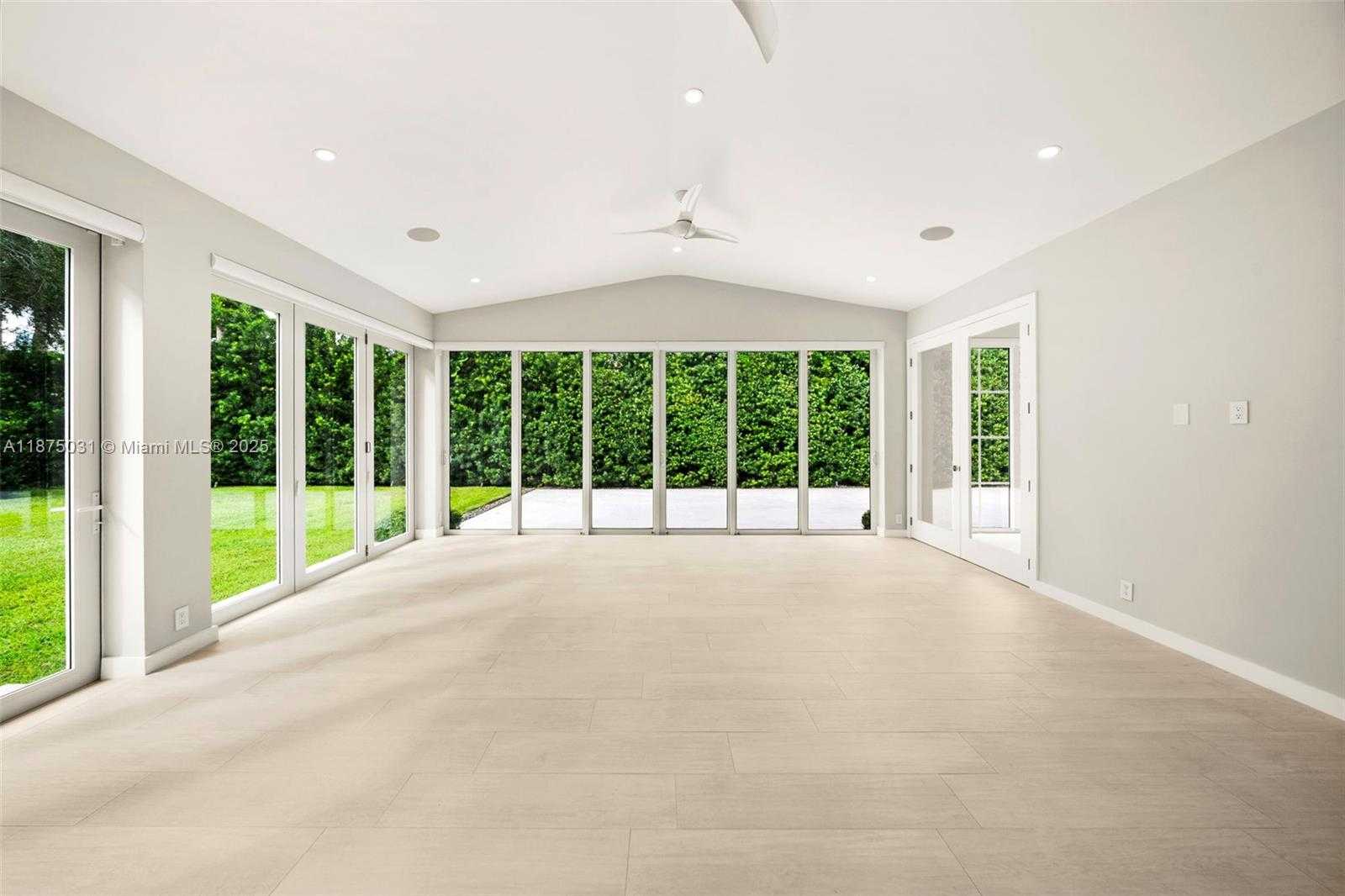Small Image of 4380 LAKE RD, Miami Number 7