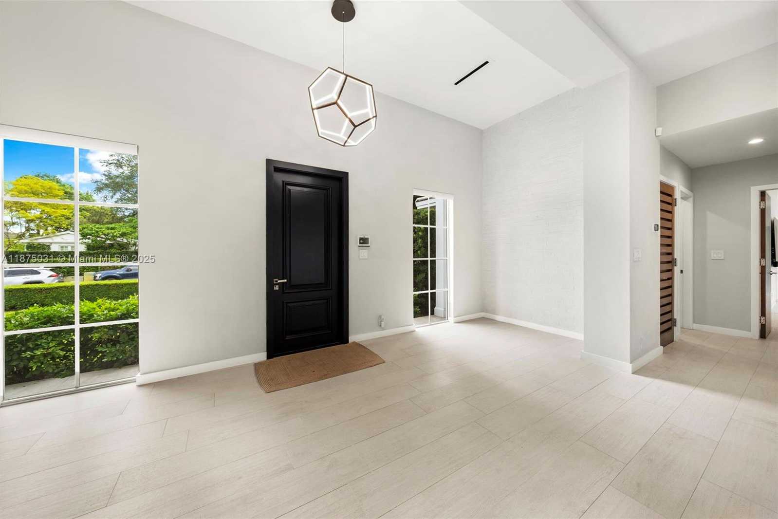 Small Image of 4380 LAKE RD, Miami Number 9
