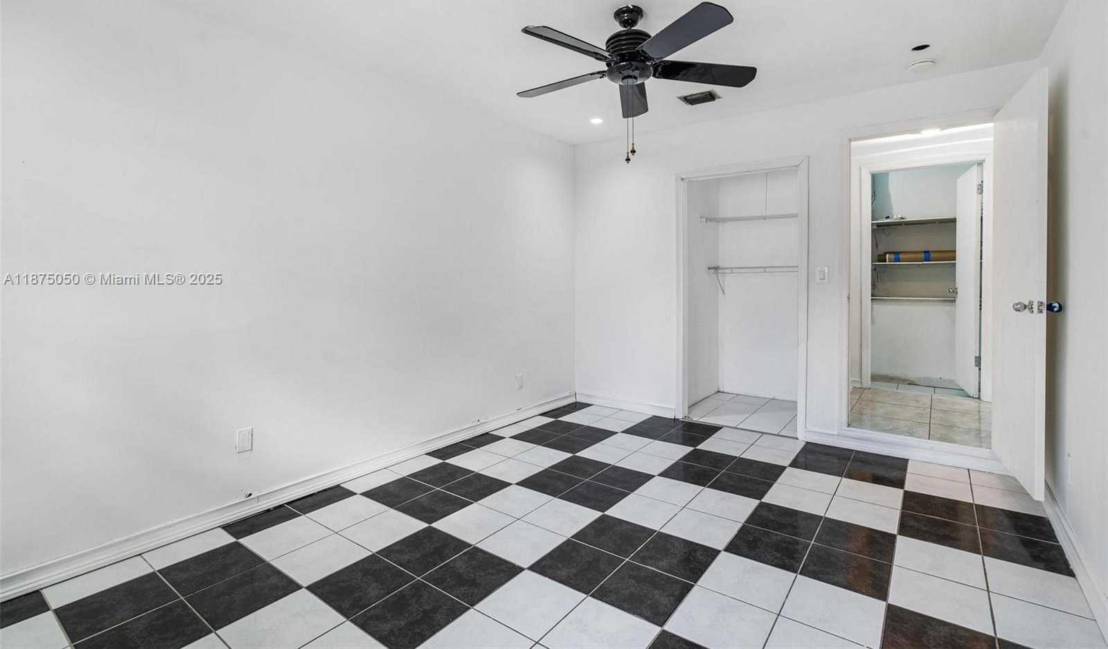 Small Image of 20525 HIGHLAND LAKES BLVD, Miami Number 11