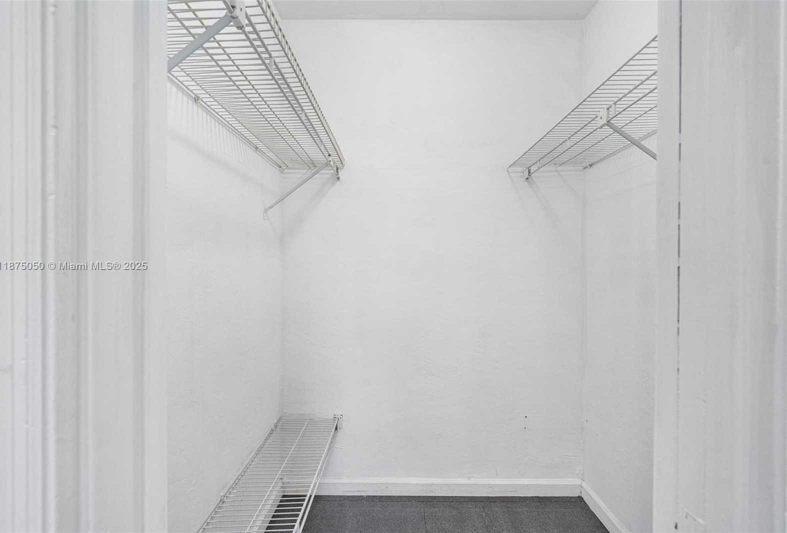Small Image of 20525 HIGHLAND LAKES BLVD, Miami Number 17
