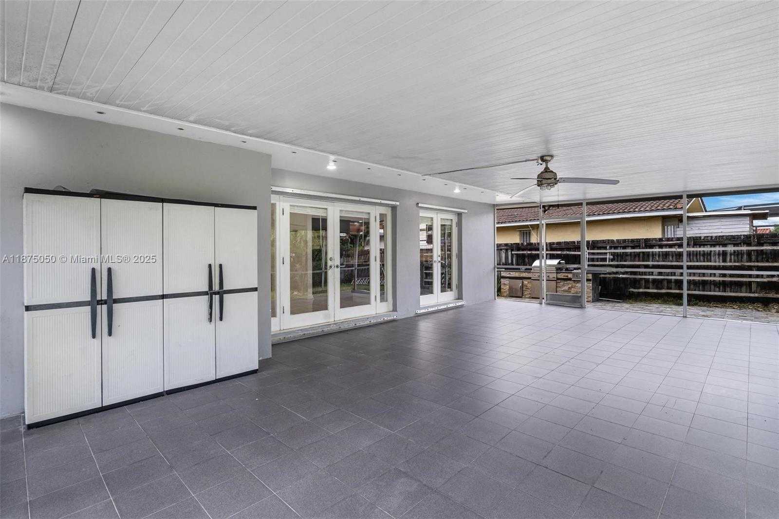 Small Image of 20525 HIGHLAND LAKES BLVD, Miami Number 22