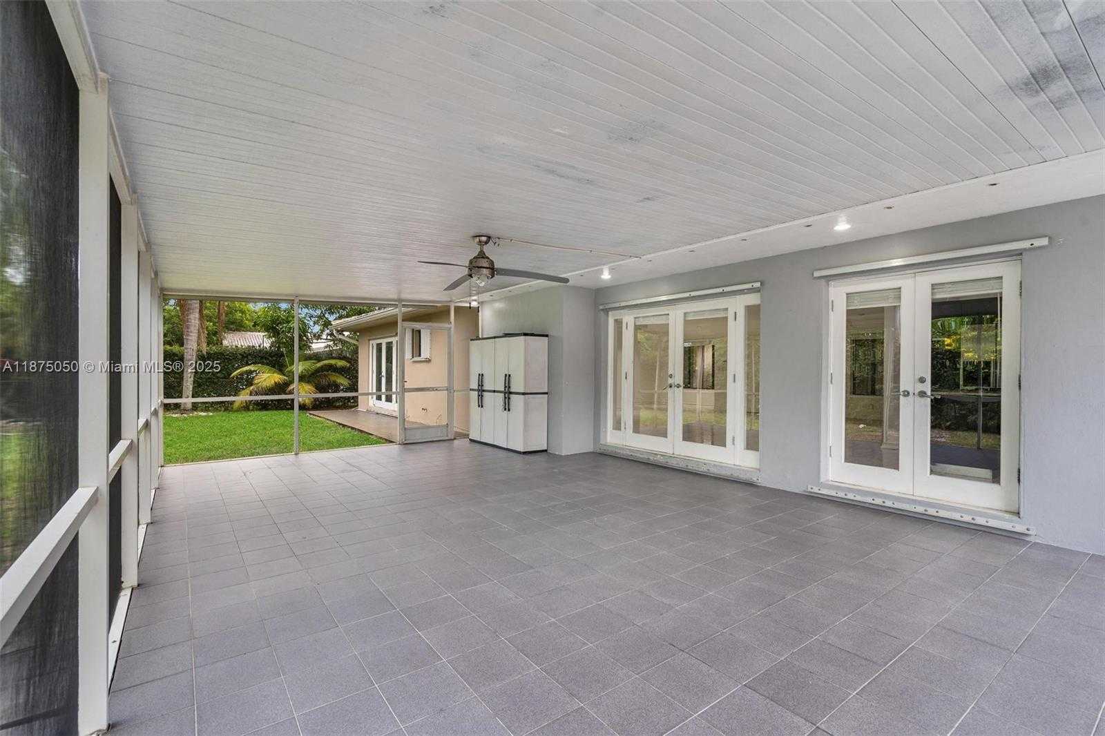 Small Image of 20525 HIGHLAND LAKES BLVD, Miami Number 23