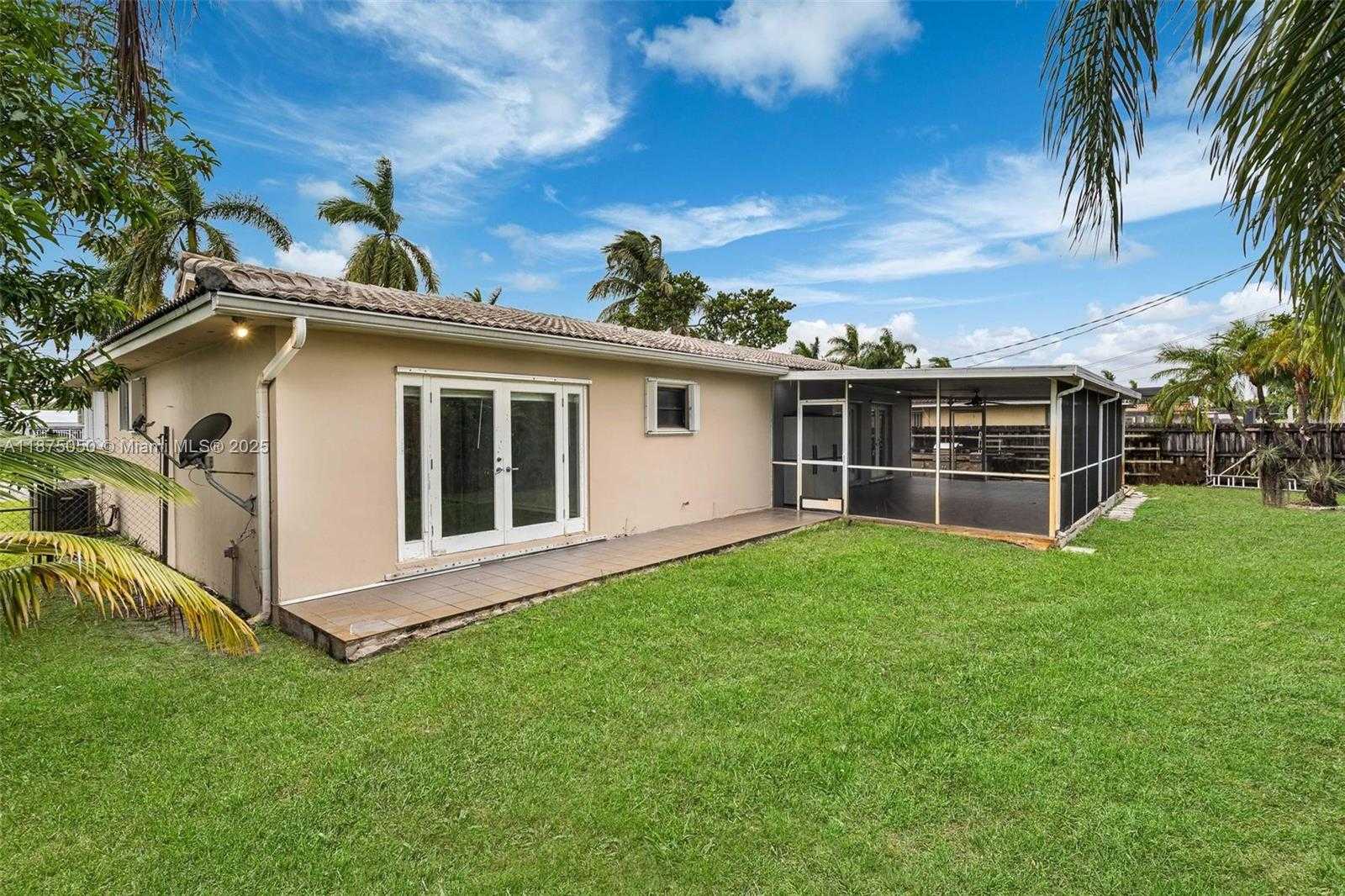 Small Image of 20525 HIGHLAND LAKES BLVD, Miami Number 29