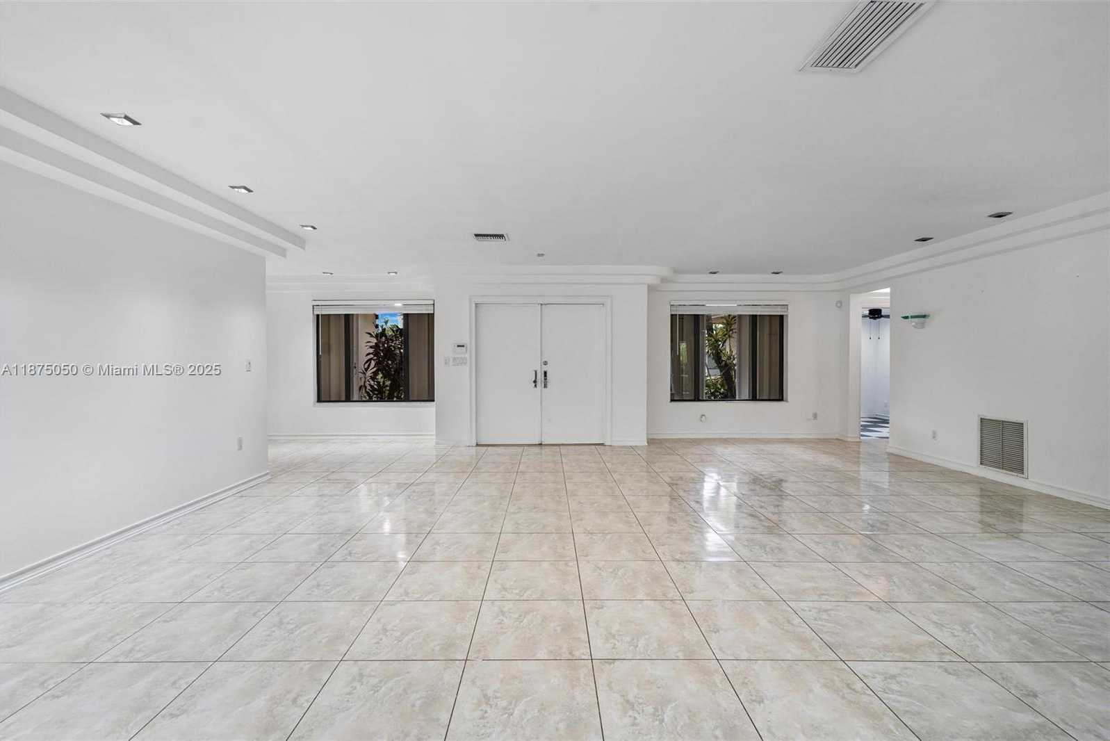 Small Image of 20525 HIGHLAND LAKES BLVD, Miami Number 5