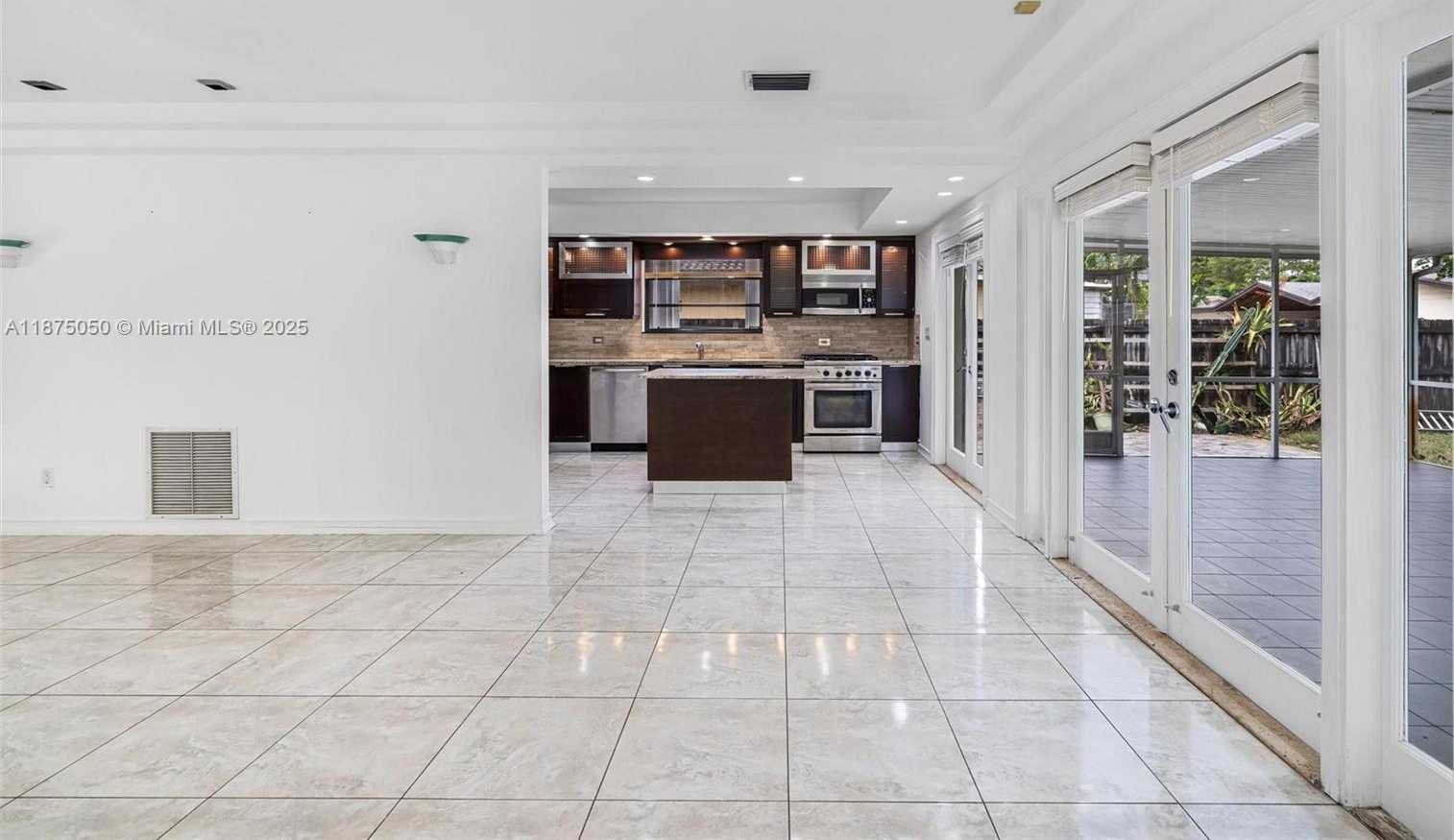 Small Image of 20525 HIGHLAND LAKES BLVD, Miami Number 6