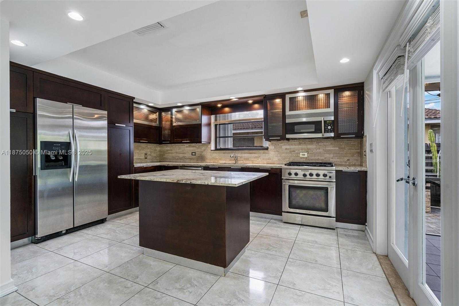 Small Image of 20525 HIGHLAND LAKES BLVD, Miami Number 9