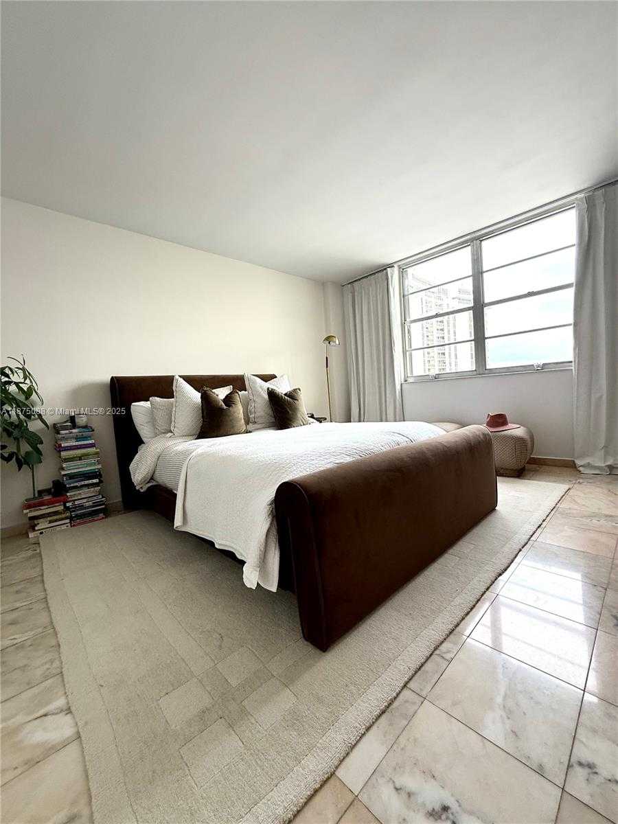 Small Image of 5 ISLAND AVE #14F, Miami Beach Number 2