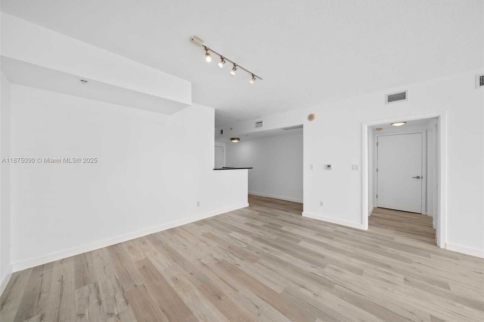 Small Image of 325 SOUTH BISCAYNE BLVD #3819, Miami Number 11