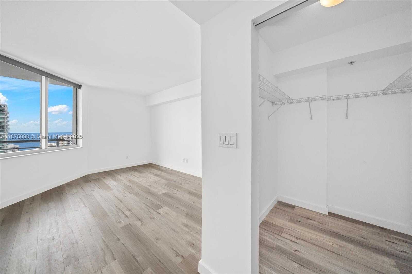 Small Image of 325 SOUTH BISCAYNE BLVD #3819, Miami Number 15