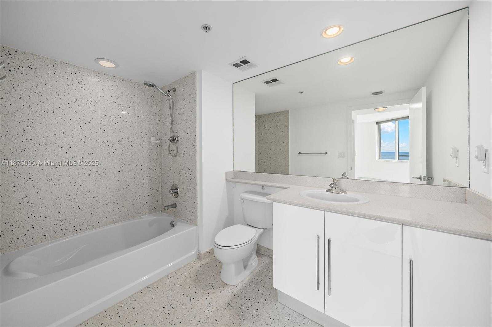 Small Image of 325 SOUTH BISCAYNE BLVD #3819, Miami Number 16