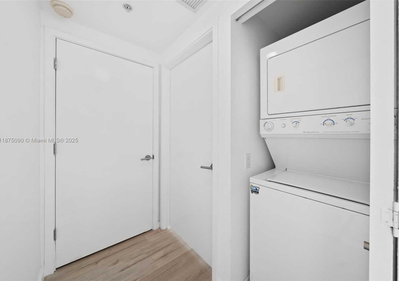 Small Image of 325 SOUTH BISCAYNE BLVD #3819, Miami Number 20