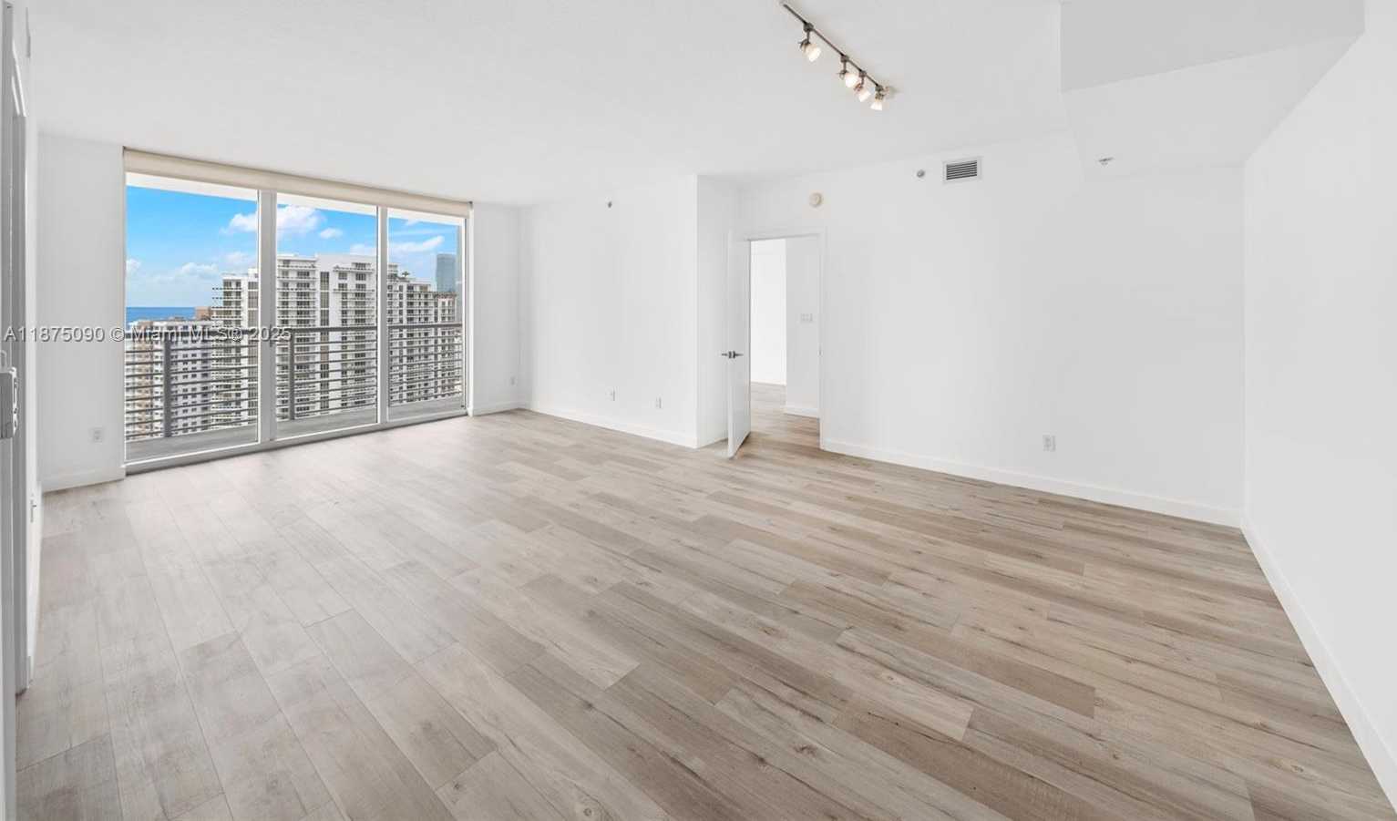 Small Image of 325 SOUTH BISCAYNE BLVD #3819, Miami Number 4