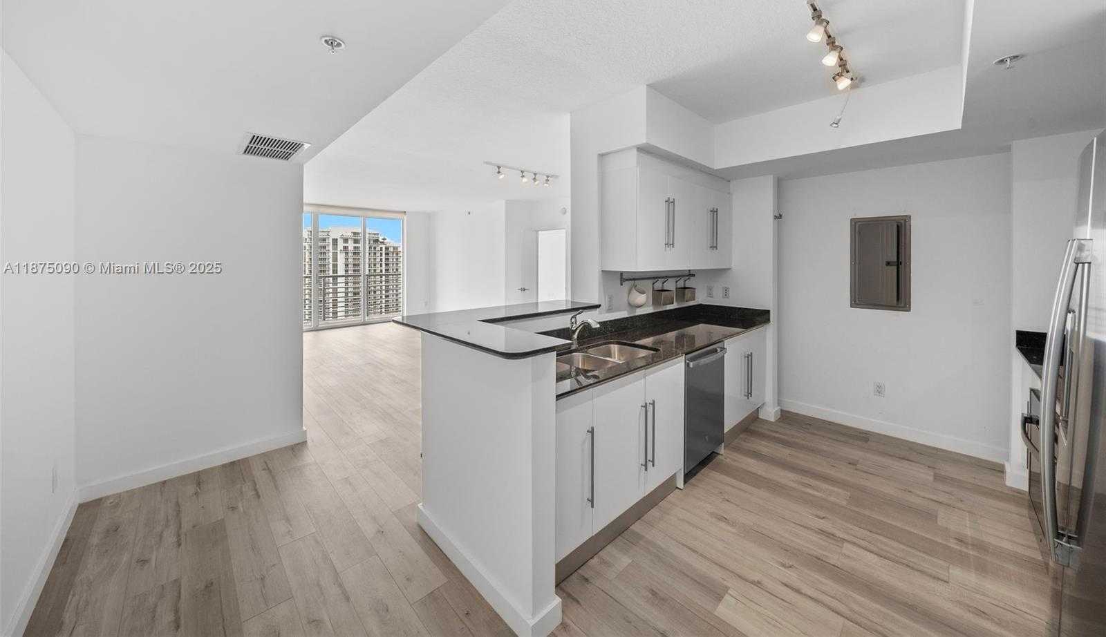 Small Image of 325 SOUTH BISCAYNE BLVD #3819, Miami Number 6