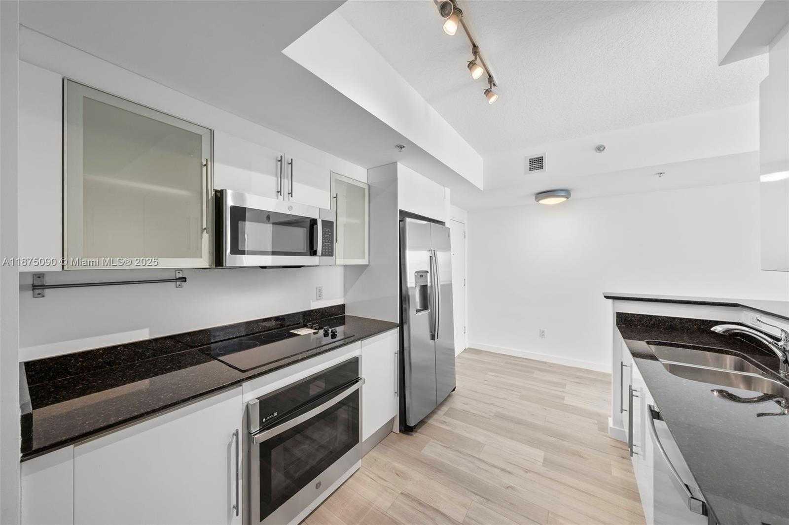 Small Image of 325 SOUTH BISCAYNE BLVD #3819, Miami Number 8