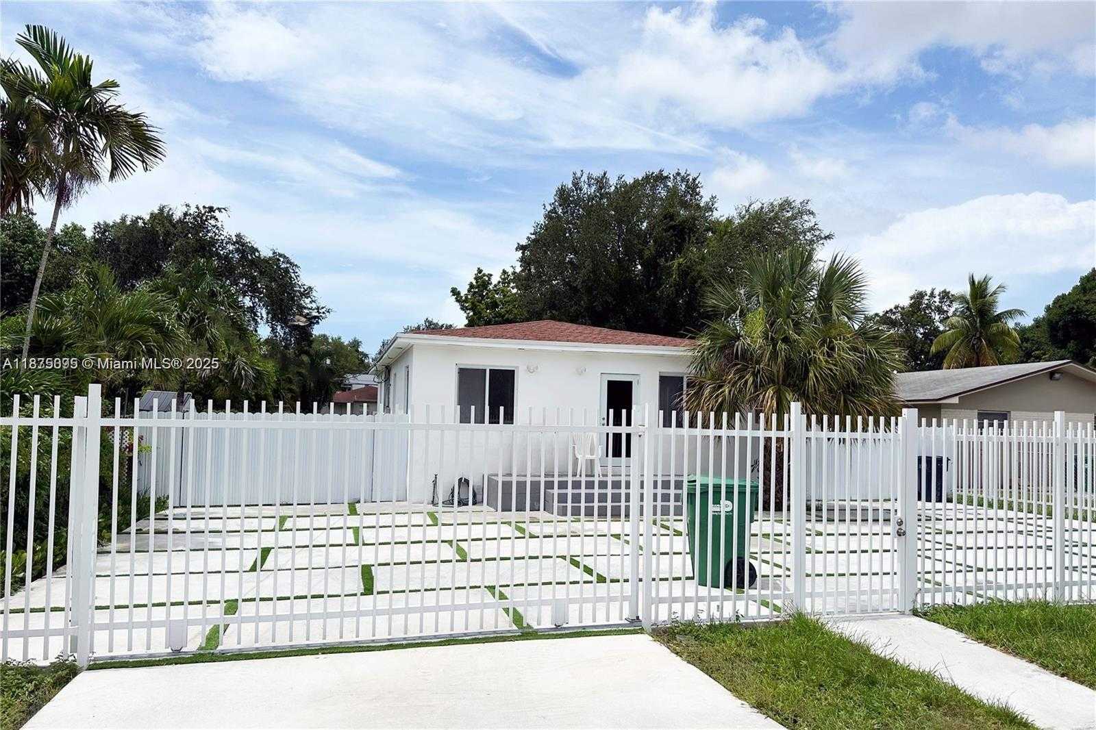Small Image of 2740 NORTH WEST 49TH ST, Miami Number 2