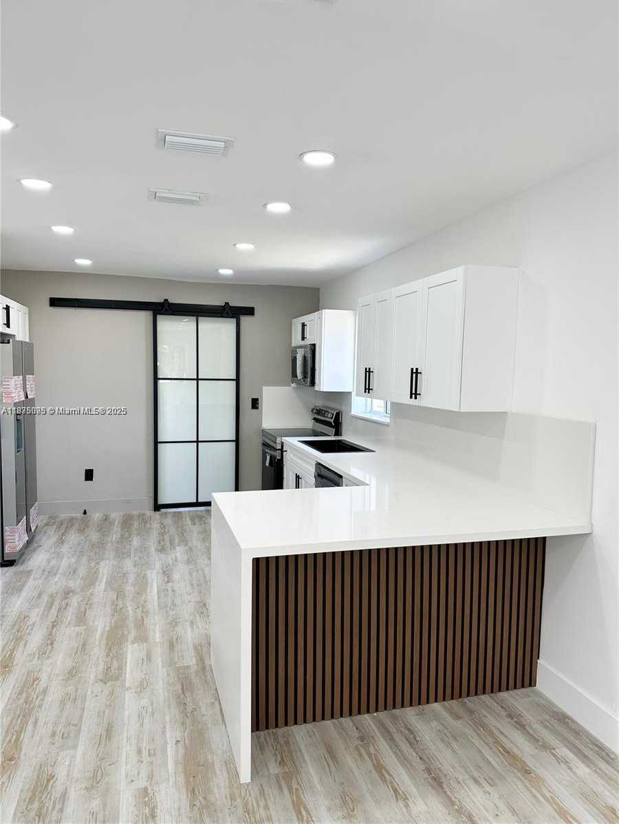 Small Image of 2740 NORTH WEST 49TH ST, Miami Number 5