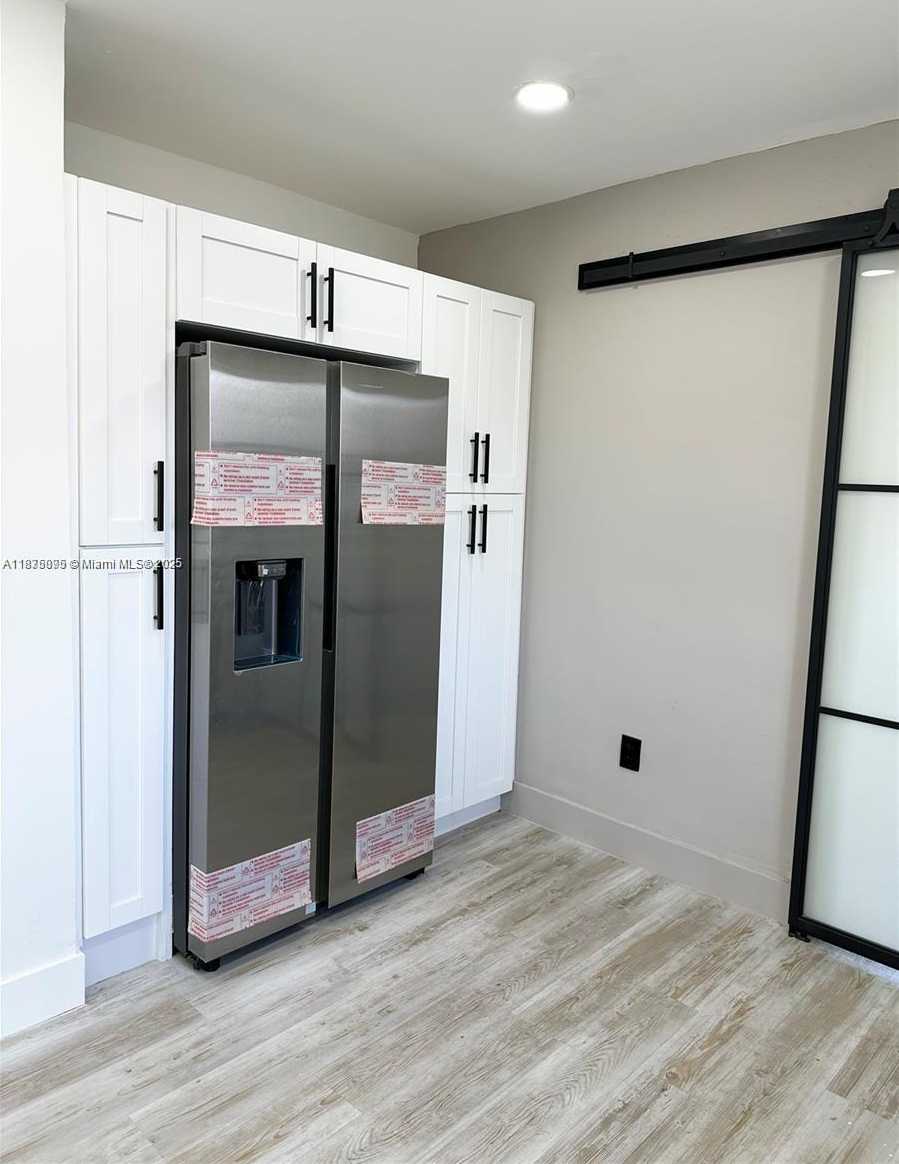 Small Image of 2740 NORTH WEST 49TH ST, Miami Number 6