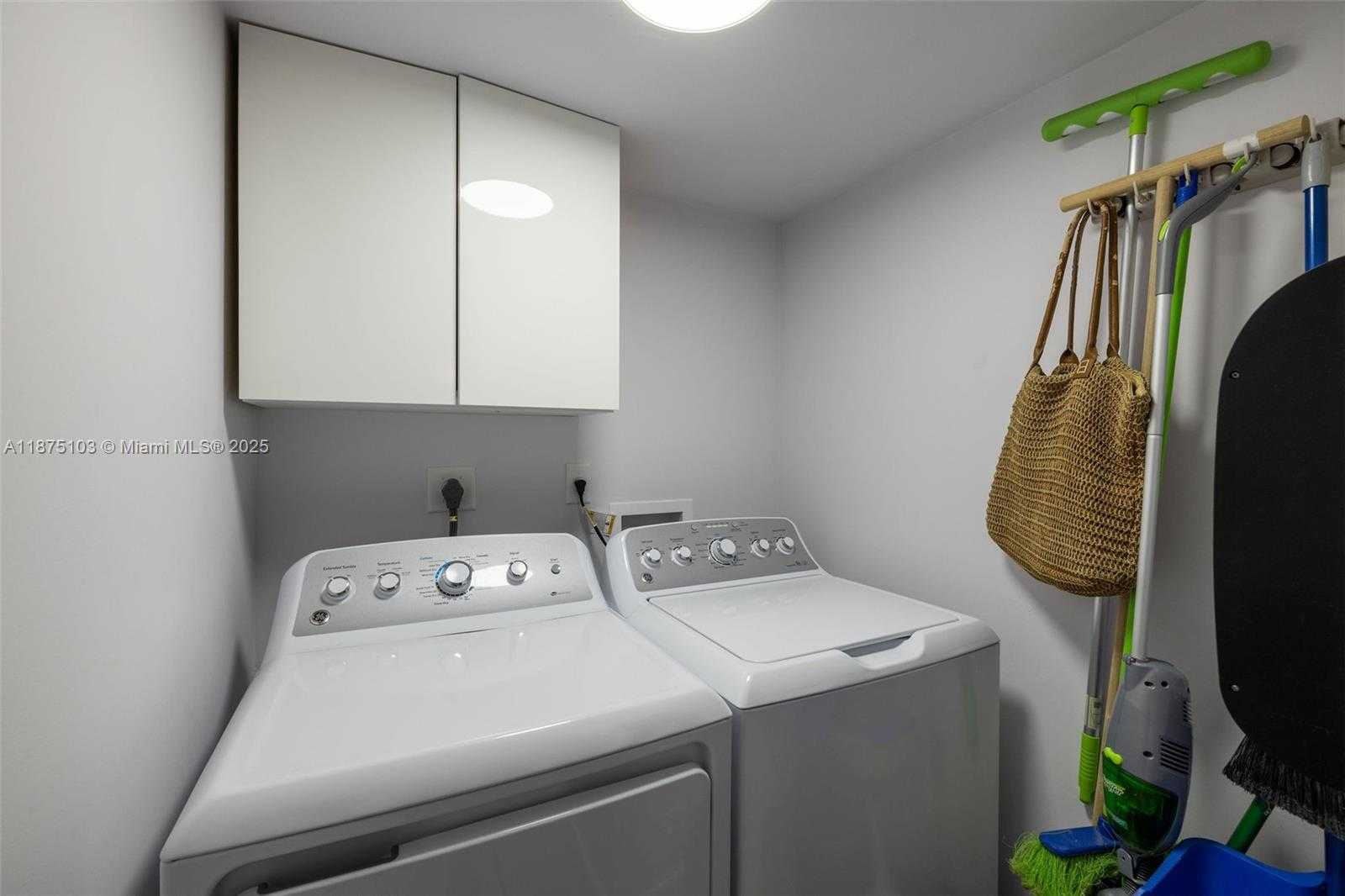 Small Image of 5415 COLLINS AVE #202, Miami Beach Number 10