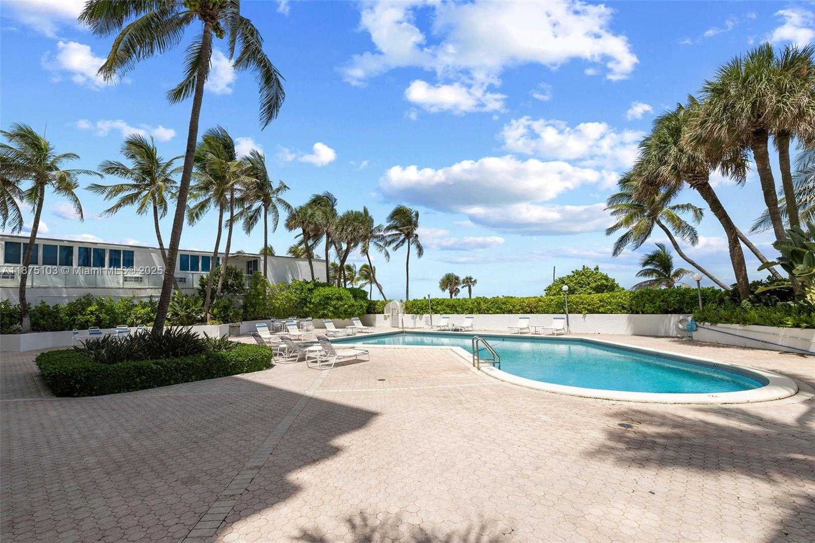 Small Image of 5415 COLLINS AVE #202, Miami Beach Number 11