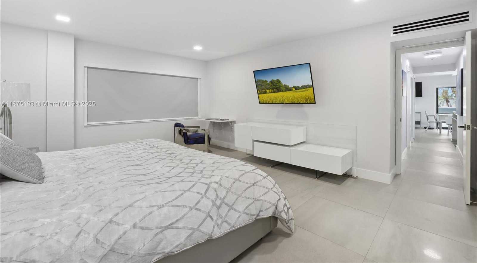 Small Image of 5415 COLLINS AVE #202, Miami Beach Number 6