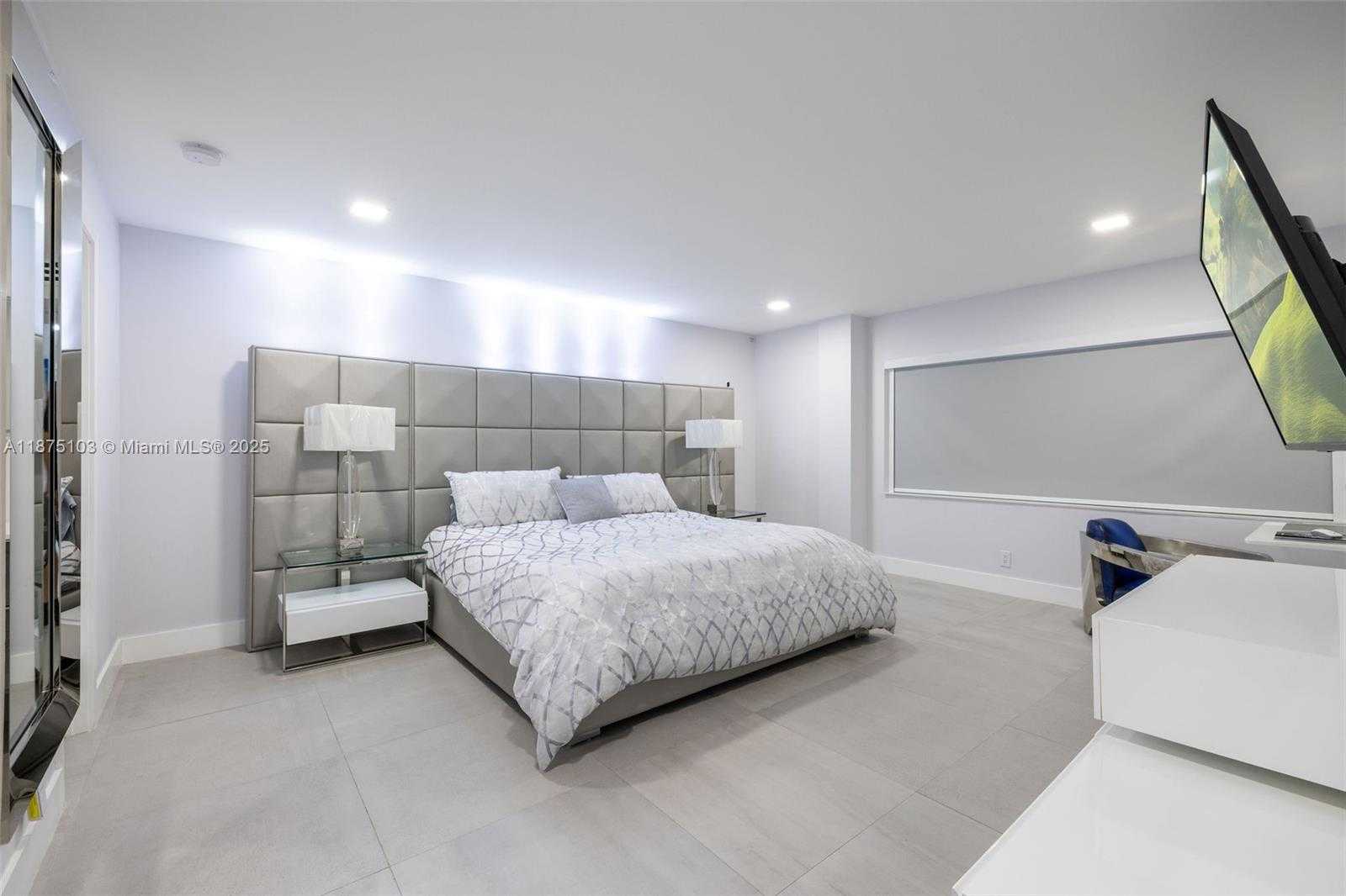Small Image of 5415 COLLINS AVE #202, Miami Beach Number 7