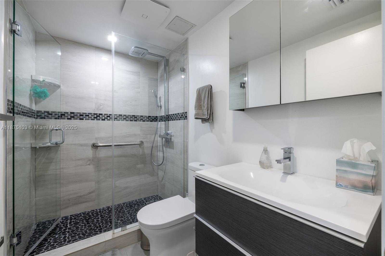 Small Image of 5415 COLLINS AVE #202, Miami Beach Number 9