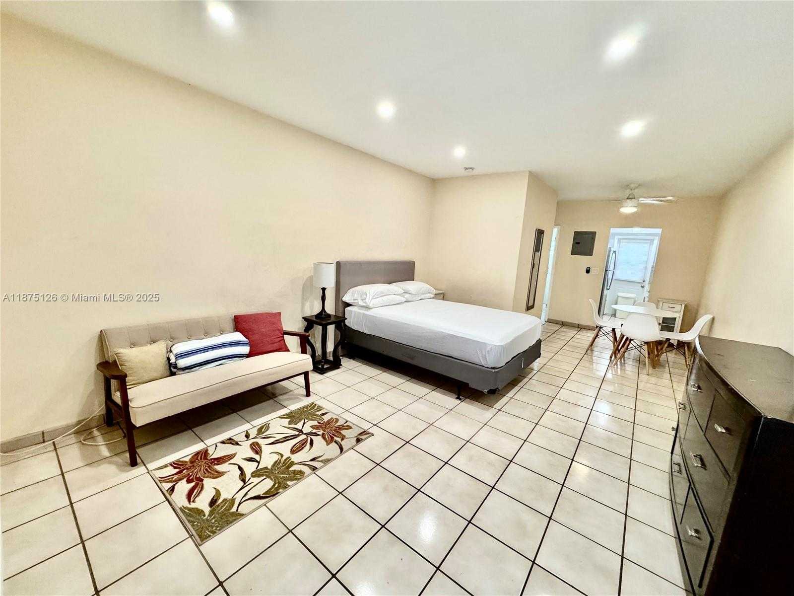 Small Image of 644 MERIDIAN AVE #2, Miami Beach Number 6