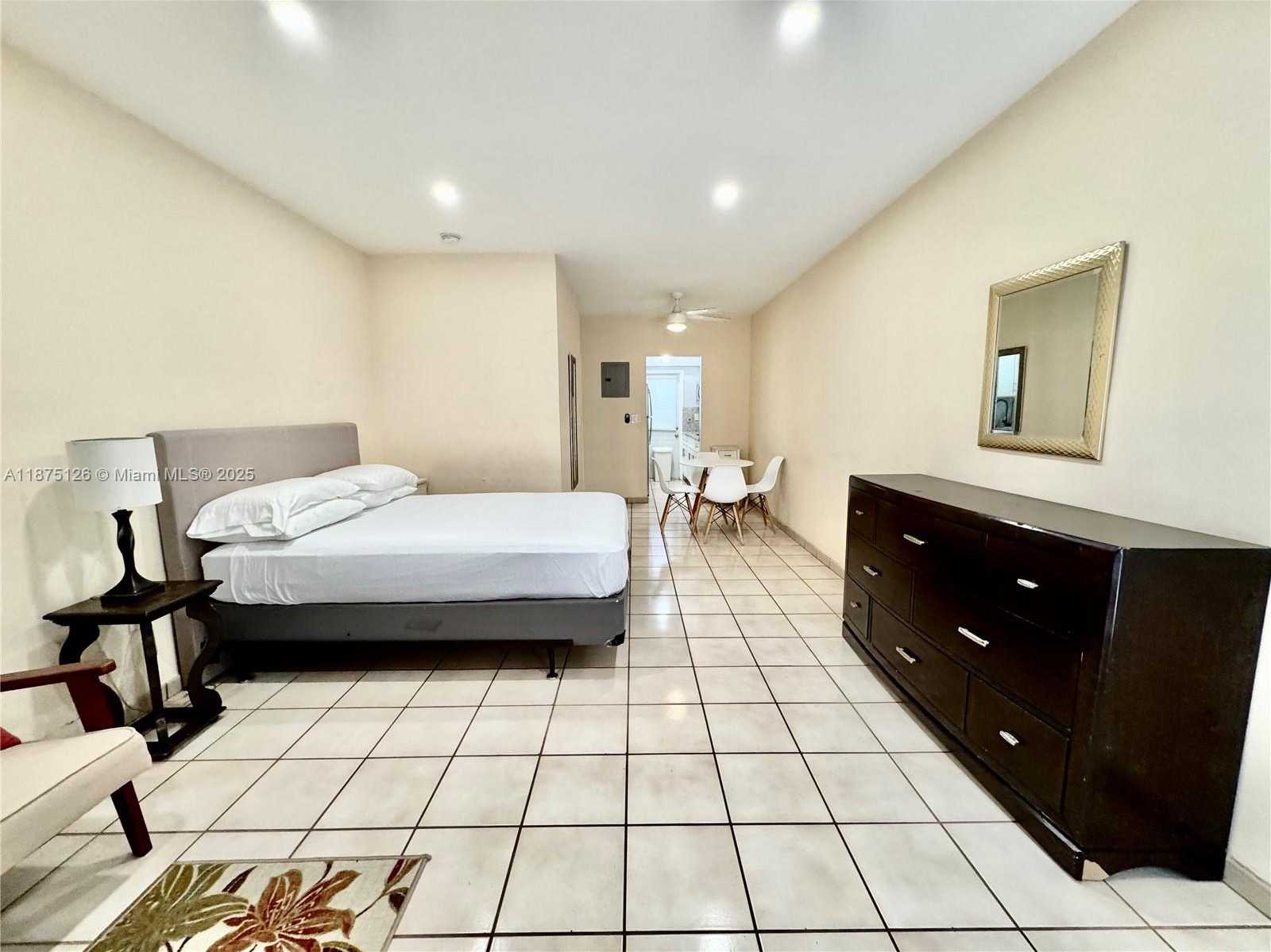 Small Image of 644 MERIDIAN AVE #2, Miami Beach Number 7