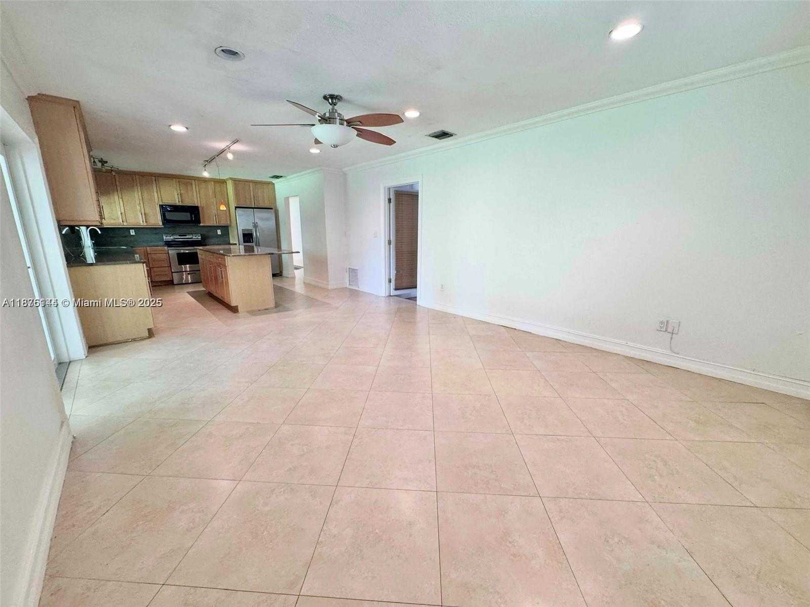 Small Image of 18421 SOUTH WEST 86TH CT, Cutler Bay Number 5