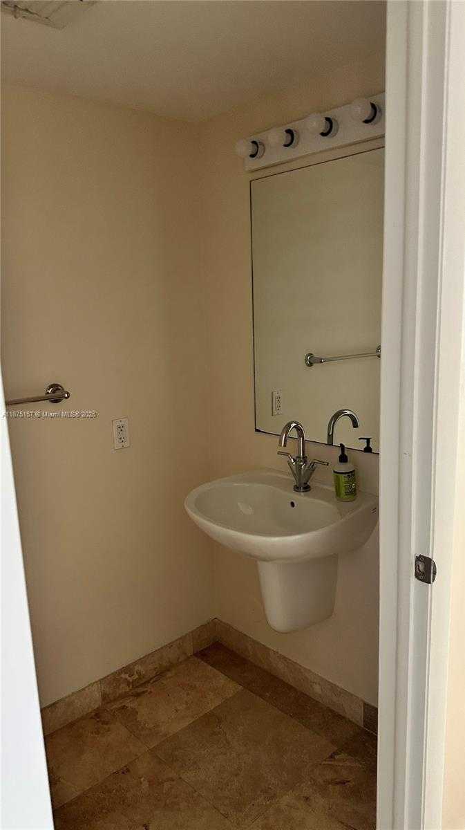 Small Image of 41 SOUTH EAST 5TH ST #1104, Miami Number 17