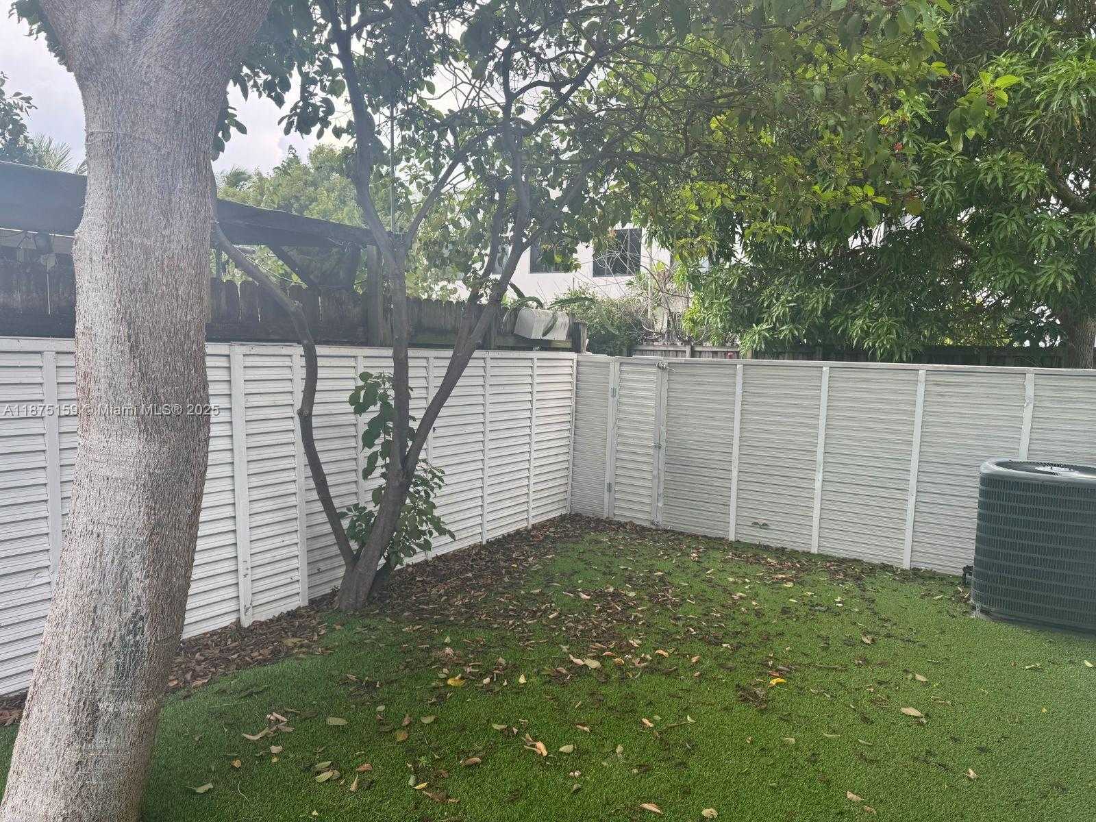 Small Image of 1621 MADISON ST #B, Hollywood Number 2