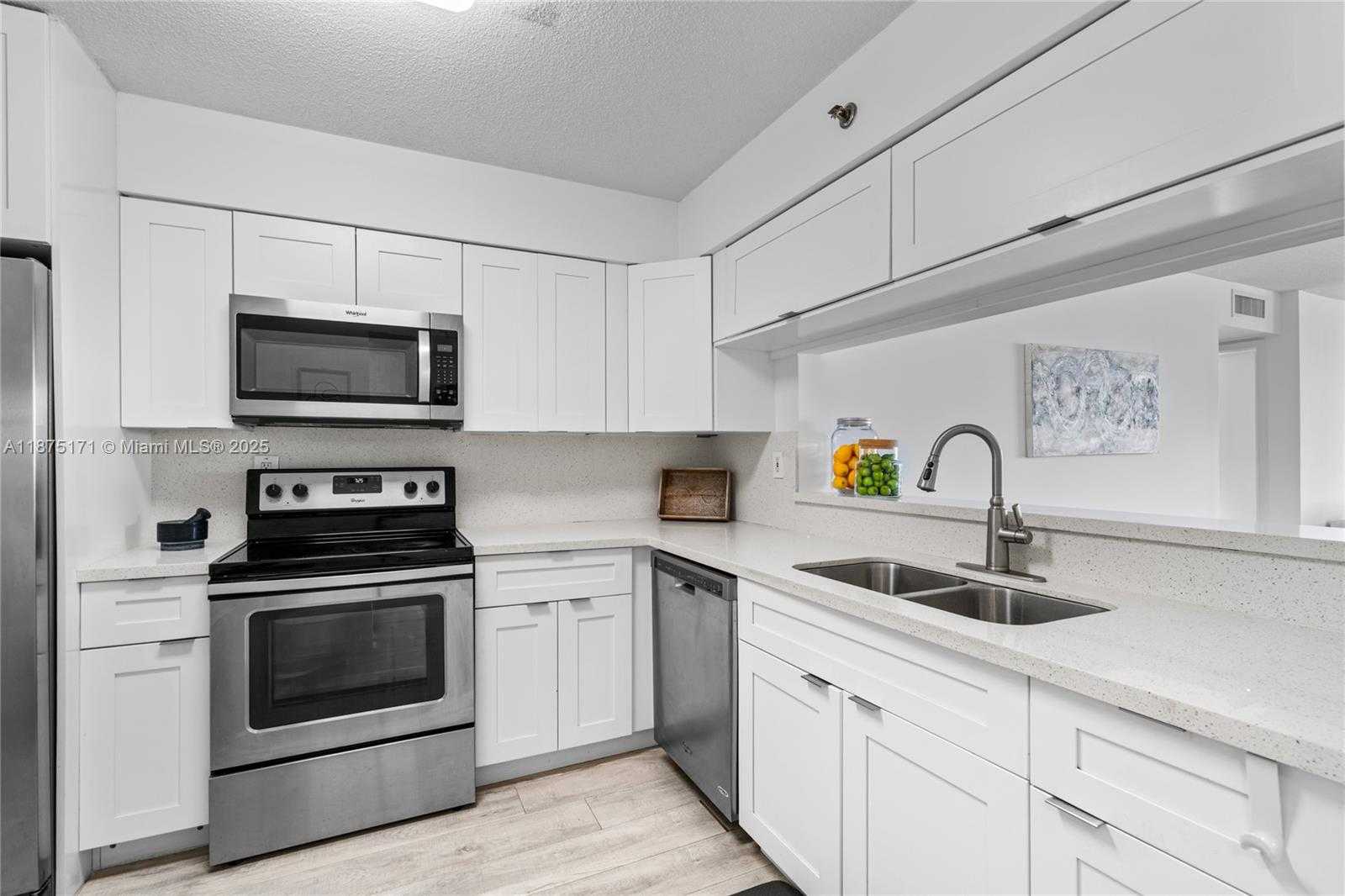 Small Image of 5757 COLLINS AVE #1602, Miami Beach Number 10