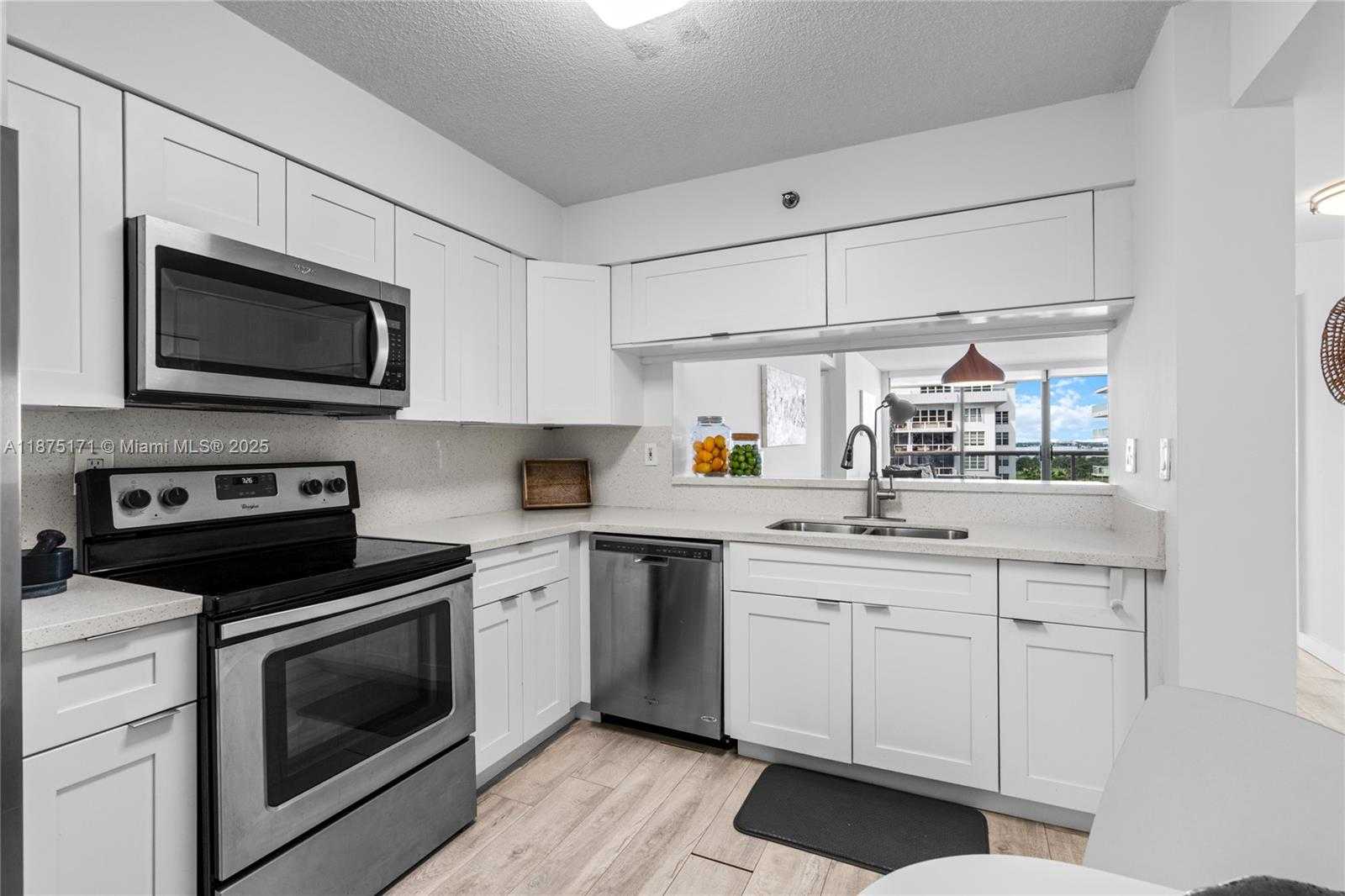 Small Image of 5757 COLLINS AVE #1602, Miami Beach Number 12