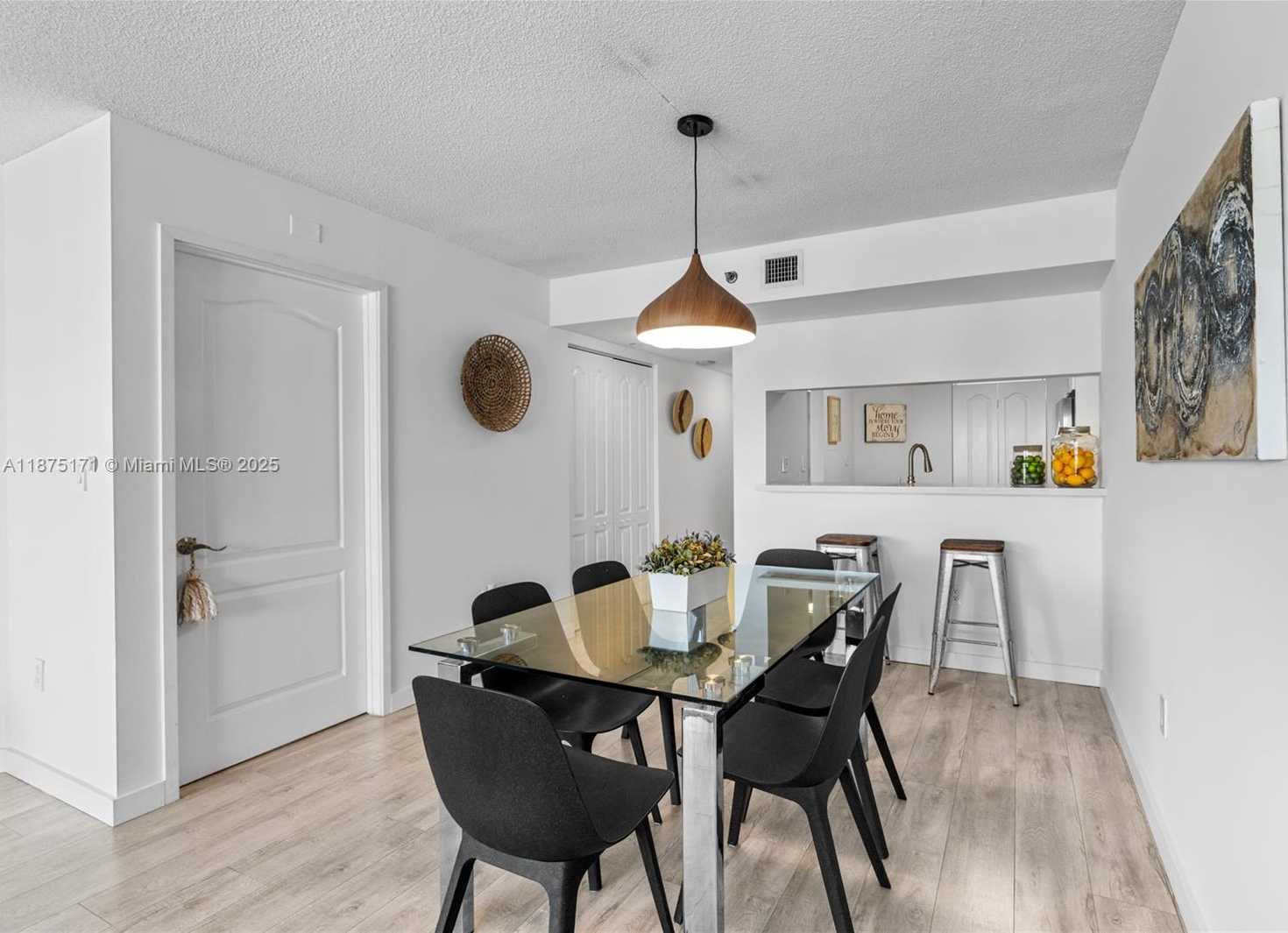 Small Image of 5757 COLLINS AVE #1602, Miami Beach Number 20
