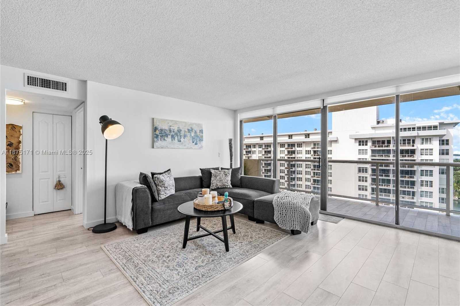 Small Image of 5757 COLLINS AVE #1602, Miami Beach Number 24