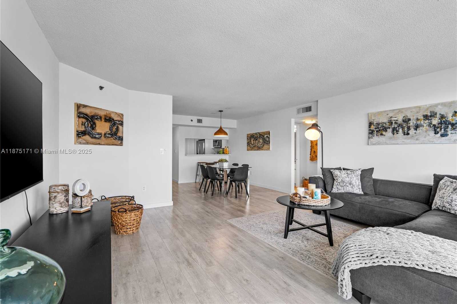 Small Image of 5757 COLLINS AVE #1602, Miami Beach Number 25