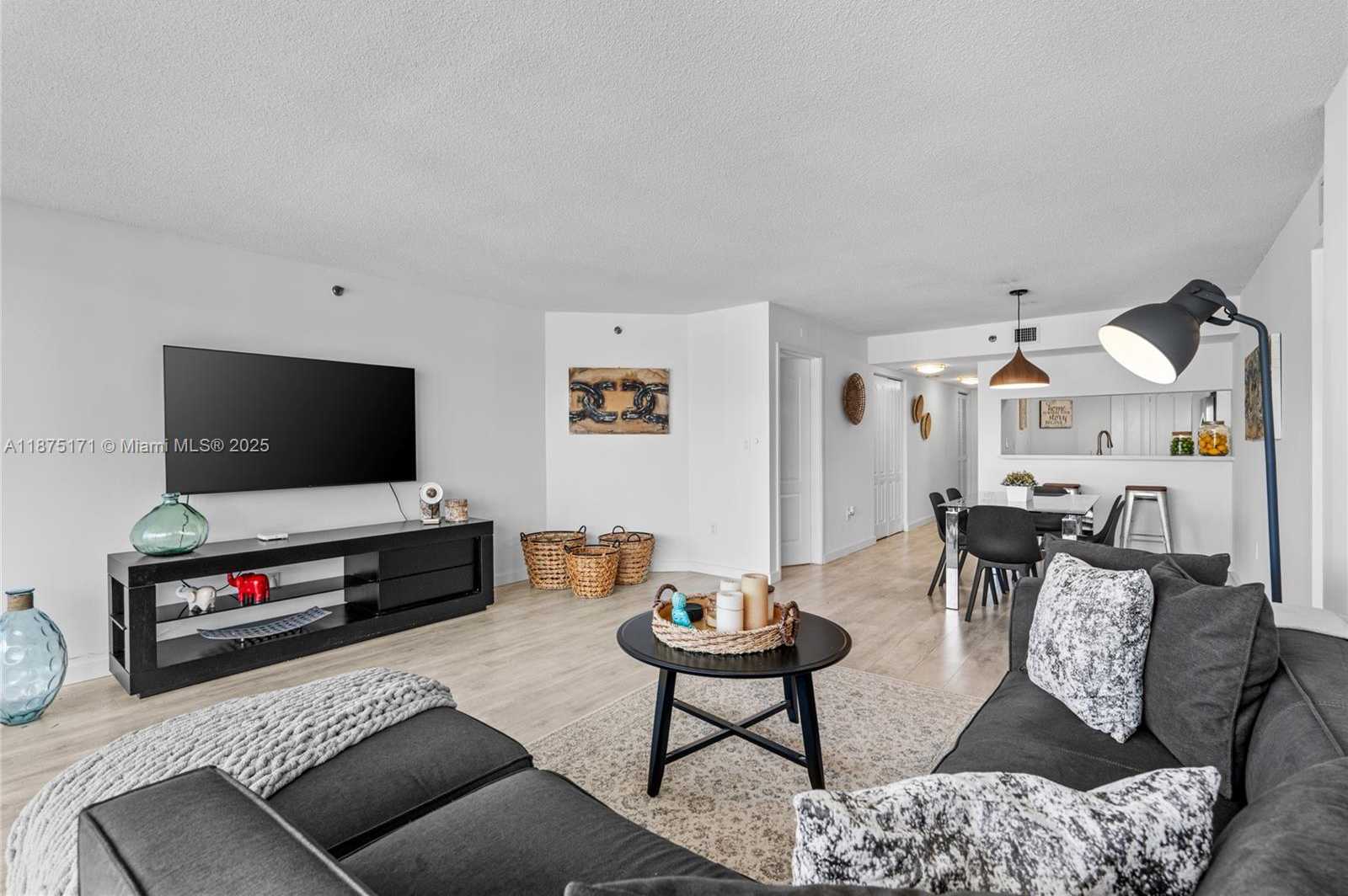 Small Image of 5757 COLLINS AVE #1602, Miami Beach Number 26