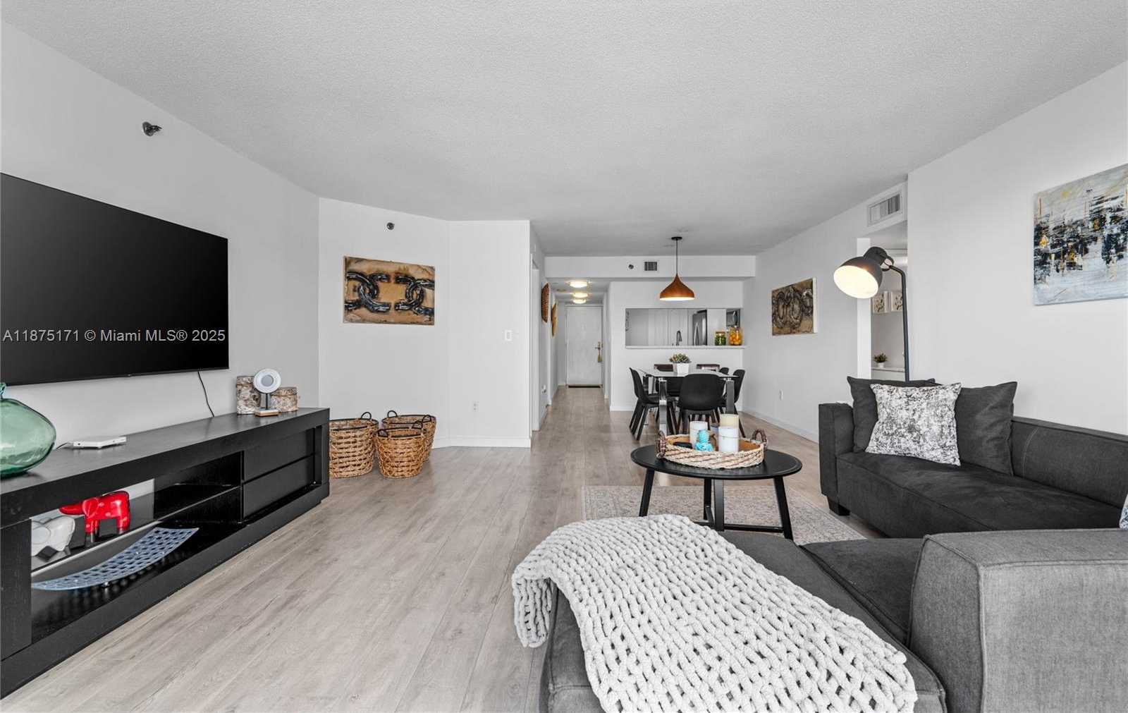 Small Image of 5757 COLLINS AVE #1602, Miami Beach Number 27