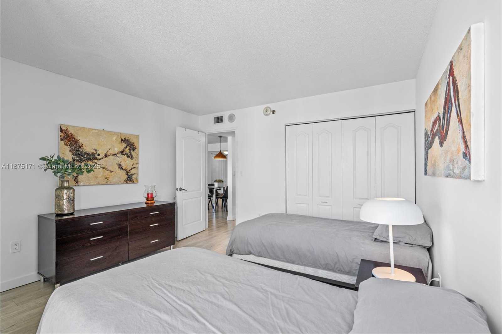 Small Image of 5757 COLLINS AVE #1602, Miami Beach Number 38